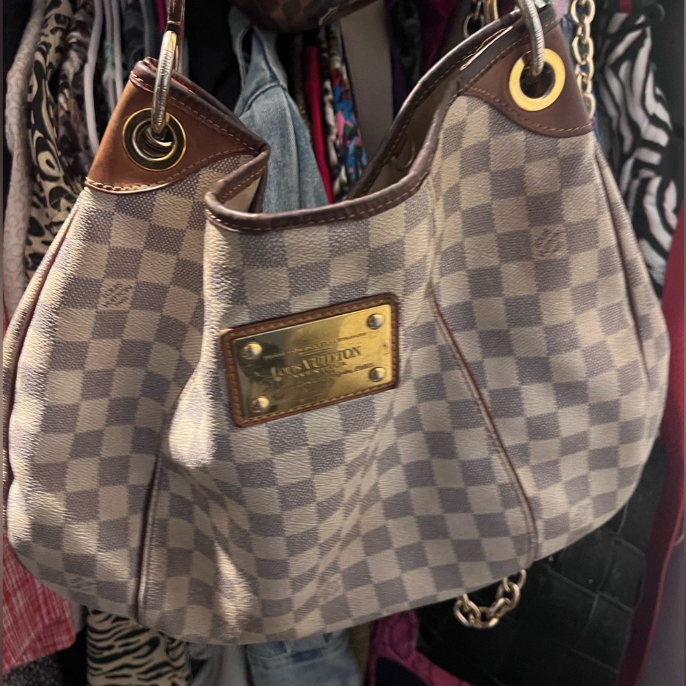 Authentic LOUIS VUITTON
Damier Azur Galliera bag